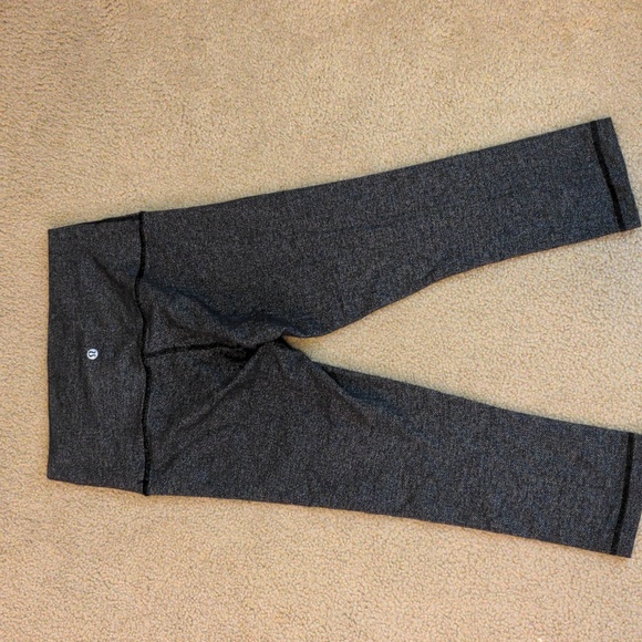 Lululemon Grey Herringbone Capri Leggings - Picture 4 of 13